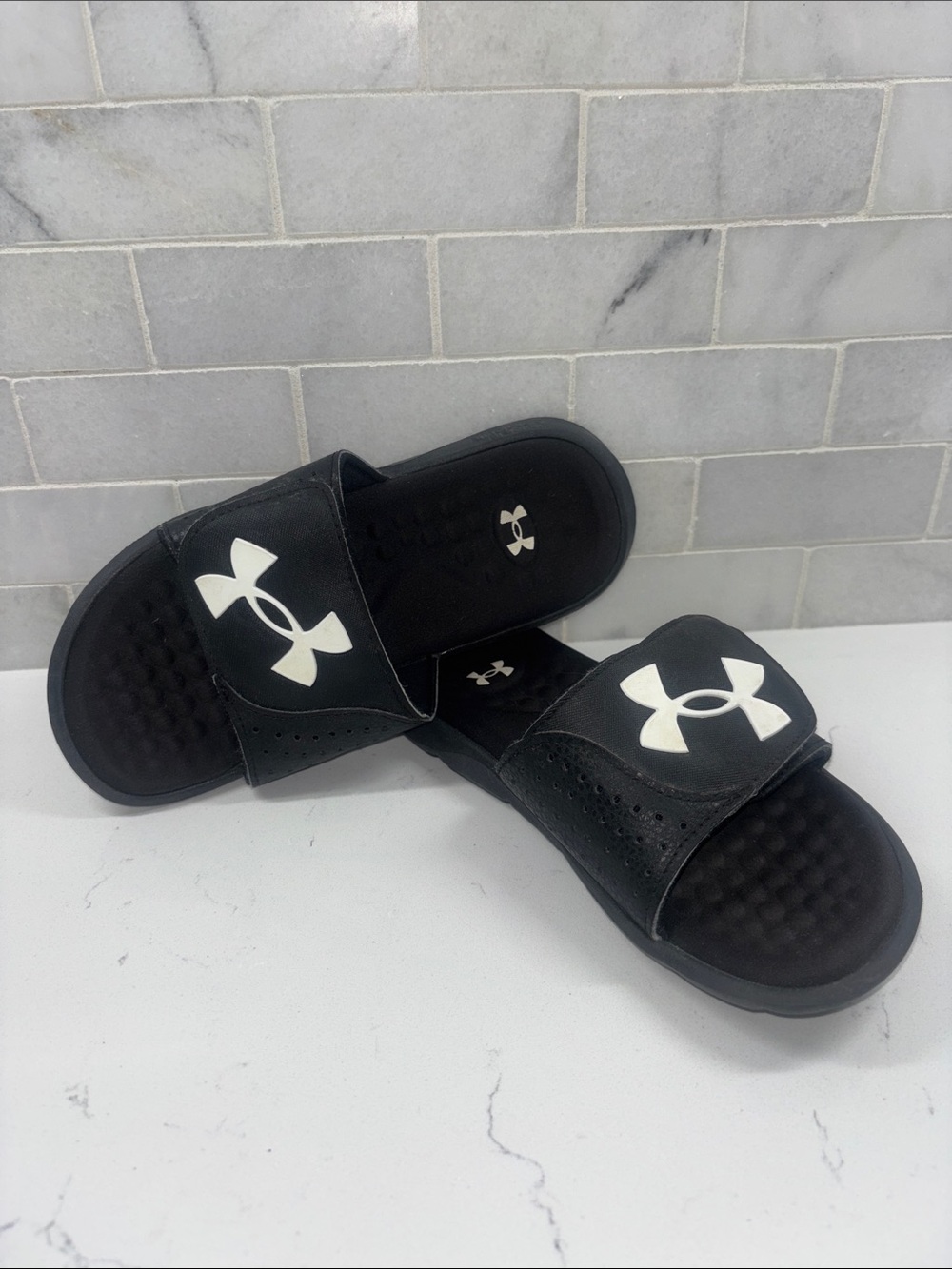 Under Armour Kids Ignite Pro Slide Sandals – Black (Size 1Y)